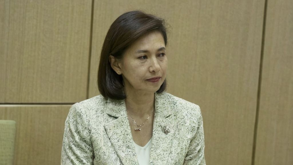 细高跟拉长腿部线条的都市风情美女生态引热议娱乐吃瓜群众的新关注点